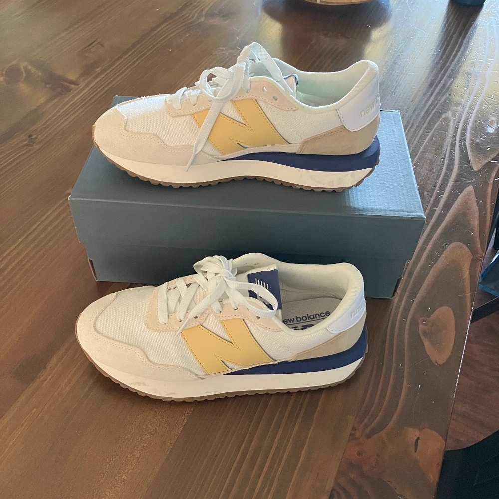 New Balance 237 sneaker